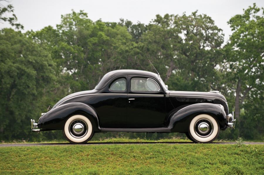  Ford DeLuxe 5-Window Coupe 1938 года  (фото 2 из 22)